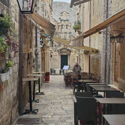 Alleyway ending at St. Nicholas Church