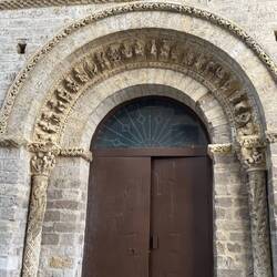 Love the detail work on this entryway