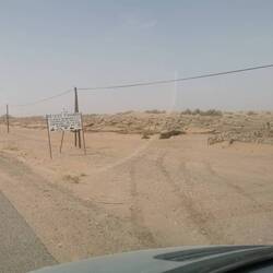 Die Dünen wurden befestigt, damit der Sand nicht die Straße verweht.