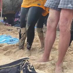 Toby war bei den indonesischen Frauen sehr gefragt! 🤣