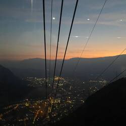 Aus der Seilbahn Bozen bei Nacht