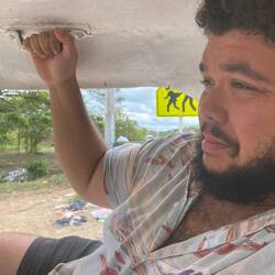 Simon var lidt nervøs over at jeg tog billeder mens vi kørte vild tuktuk tur fra bussen til hostel