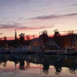 Abenddämmerung im Hafen