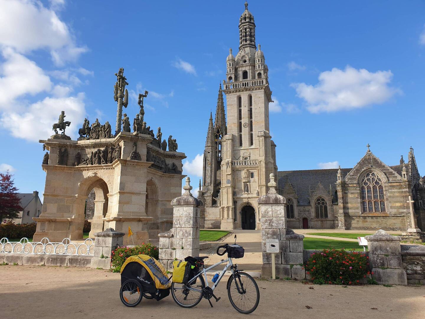 Remarquable ensemble église, calvaire et enclos paroissial à Pleyben