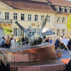 Der Sebastian-Münster-Brunnen auf dem Karlsplatz