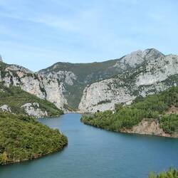 Blick zur Staumauer des Liqeni i Shokopetit, Albanien