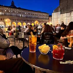 Pre dinner drinks in the piazza