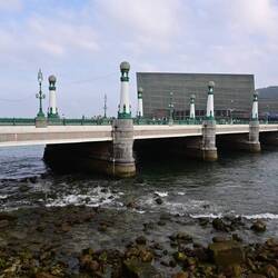 Puente del Kursaal, across the River Urumea