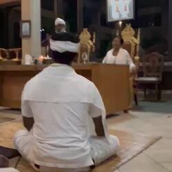 Zeremonie. Das Wort von ihm zählt!