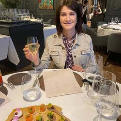 Carmel went with a glass of Tattinger