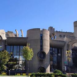 Hauptgebäude der Post