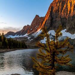 Sunrise/Sonnenaufgang am Flow Lake
