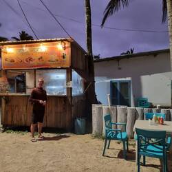 Wir auf Futtersuche: Empanadas und Hot Dog 🌭