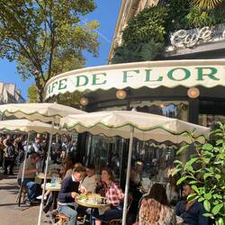 The queue for Café de Flore
