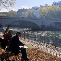 Some sketching along the Seine