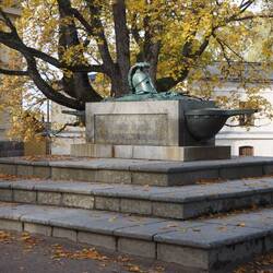 Tombstone with a representation of the deceased's armor.