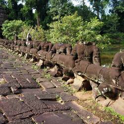 Causeway leading to Phreah Khan.