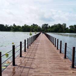 Bridge leading to Neak Pean.