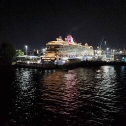 Die Mein Schiff im Trocken-Dock.