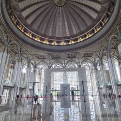 Der größte Teil besteht aus Stahl