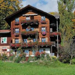 Das Haus Alpina nahe der Seilbahnstation