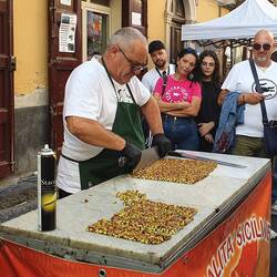 Hier wird Torrone di Pistacchio gemacht
