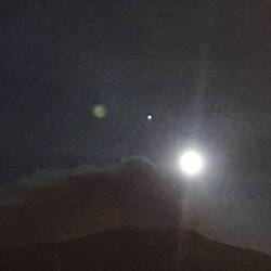 Blick auf den Ätna im Vollmond