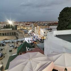 Blick auf die Stadt von der Dachterrasse eines Cafés/Restaurant. Die Küche war leider geschlossen.