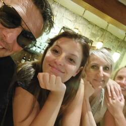 Zelfi fram the fomily 🤩