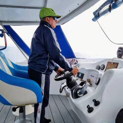 Fährfahrt zur nächsten Insel, unser Kapitän sieht aus wie ein echter Seebär 🏴‍☠️