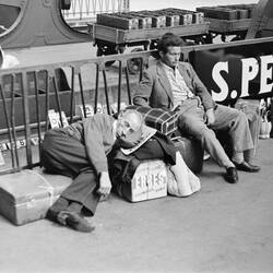 Immigrati dal sud Italia alla Stazione Centrale di Milano, giugno-luglio 1962