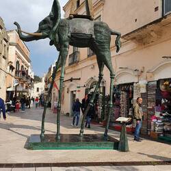 Dali wird hier sehr verehrt.