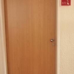 Eine altmodische Tür (mit Schlüssel)