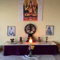 Altar im großen Sadhana Raum