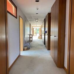 Flur des Shivalaya Retreat Center