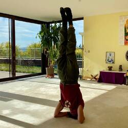 Der große Sadhana Raum mit Dachterrasse ist das Herzstück des Retreat Centers