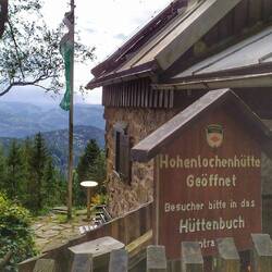 Hier gab es Kaffe und Kuchen gegen eine freiwillige Spende