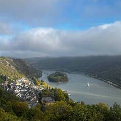 Bacharach und im Rhein die Bacharacher Werth