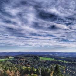 Ganz hinten sieht man schon die Berge in den Alpen mit Schnee
