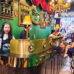 Überall süße kleine Cafés