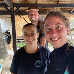 Wir mit der Barbara, der Besitzerin der Tauchschule