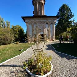 The entry path with the symbol for the Romanian Christian Orthodox faith.
