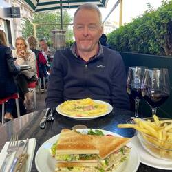 Lunch was an omlette for Ian and a club sandwich for me with the obligatory frites