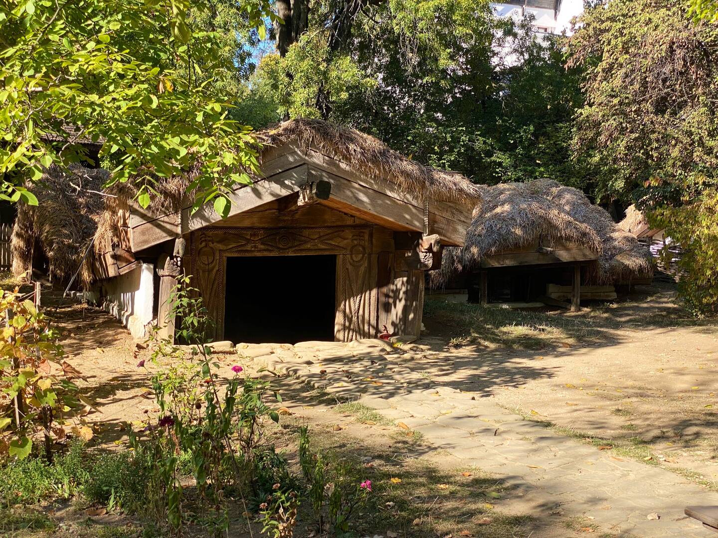 Half-buried house, 19th century;