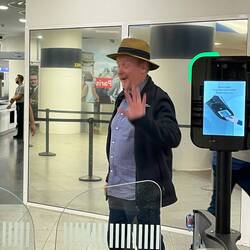 A quick reunion to hand over the knives