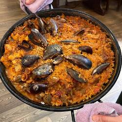 Seafood paella