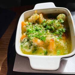 Brigitte had scampi with garlic