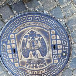 Crest on the roadway