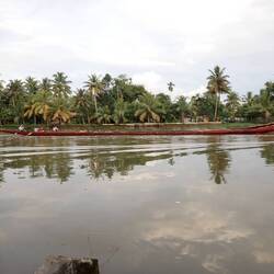 Rennboot für 109 Teammitglieder