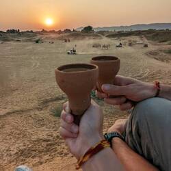 Hier genießen wir einen Masala Chai